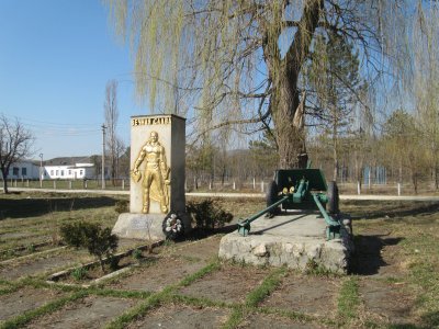 Памятник-символ защитникам Кавказа /  / Республика Адыгея