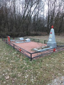 Братская могила 3 советских воинов, погибших в боях с фашистскими захватчиками /  / Краснодарский край