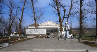 Братская могила 38 советских воинов, погибших в боях с фашистскими захватчиками /  / Краснодарский край