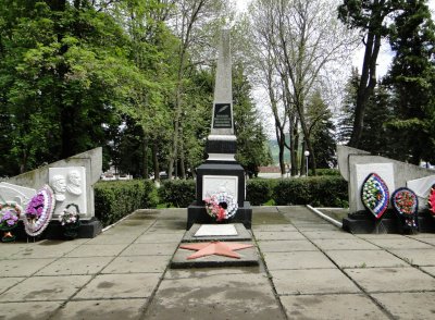 Братская могила защитников Марухского перевала, погибших в 1942г. /  / Карачаево-Черкесская республика