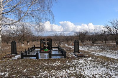 Братская могила 14 мирных жителей, погибших в годы Великой Отечественной войны /  / Белгородская область
