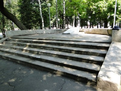 Братская могила комсомольцев, погибших в борьбе с белогвардейцами /  / Карачаево-Черкесская республика