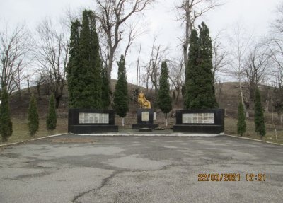 Братская могила, захоронено около 800 человек /  / Кабардино-Балкарская республика