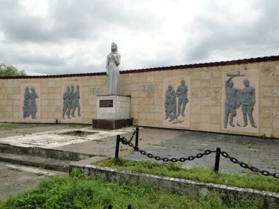 Братская могила воинов, погибших в январе 1943 года /  / Карачаево-Черкесская республика