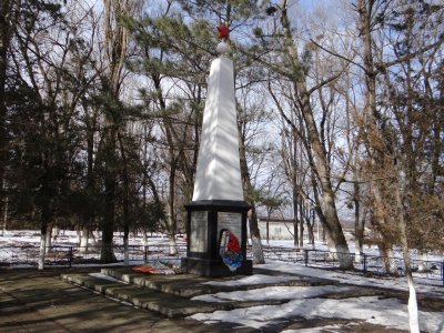 Памятник воинам, погибшим в ВОВ /  / Карачаево-Черкесская республика