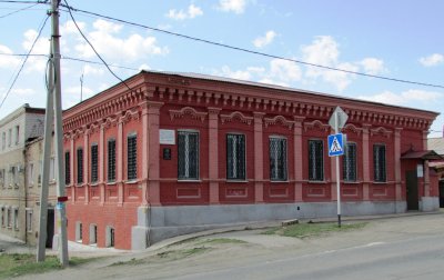 Здание, где в 1925-1926 гг. размещался УКОМ комсомола, в котором работал Герой Советского Союза, поэт Мусса Джалиль /  / Оренбургская область