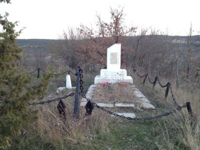 Братская могила воинов 79-й бригады морской пехоты /  / Город Севастополь
