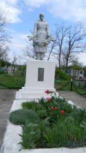 Братская могила 7-ми воинов, погибших в 1942 - 1943 гг. /  / Ставропольский край