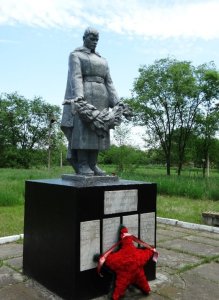 Братская могила 15 офицеров и солдат Советской Армии, погибших в 1942 - 1943 гг. /  / Ставропольский край