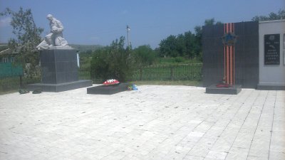 Братская могила 11-ти воинов Советской Армии, погибших в 1942 - 1943 гг. /  / Ставропольский край