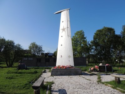 Братская могила четырёх советских лётчиков, погибших в воздушном бою 15 октября 1944 г. /  / Республика Карелия