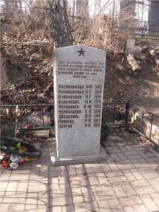 Братская могила железнодорожников, погибших в 1944 г. при бомбежке /  / Псковская область