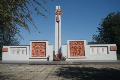 Братская могила красных партизан и воинов, погибших в гражданскую войну /  / Ставропольский край