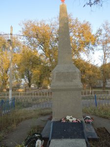 Братская могила 22 воинов Советской Армии, погибших в 1942 г. в боях с фашистскими захватчиками /  / Ставропольский край