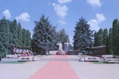 Братская могила 360 воинов, погибших в годы гражданской и Великой Отечественной войн /  / Краснодарский край