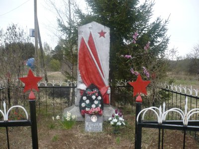 Братская могила 28-ми партизан, погибших в 1944 г. /  / Псковская область