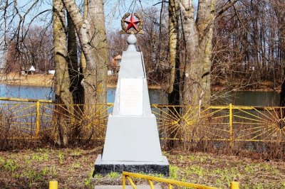 «Черное озеро» – место расстрела и братская могила революционеров, казнённых белогвардейцами в 1918 г. /  / Ульяновская область