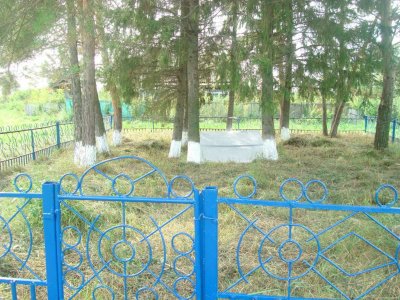 Братская могила 18 партизан, погибших в сентябре 1919 г. от колчаковских карателей /  / Омская область