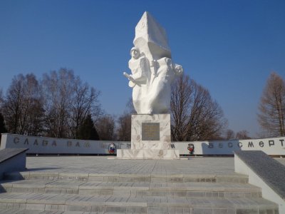 Мемориальный комплекс в честь курсантов Подольского пехотного и артиллерийского училищ, погибших в октябре 1941 г. /  / Калужская область