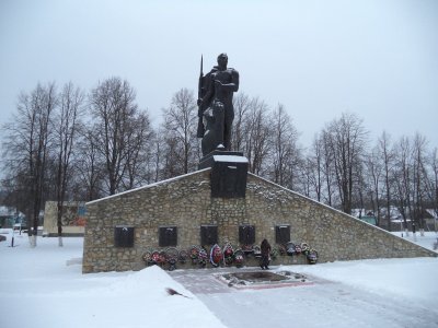 Братская могила советских воинов, погибших за освобождение г. Юхнова /  / Калужская область