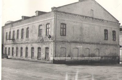 Здание бывшего рабочего клуба фабрики БИМ, где в 1919-1923 гг. неоднократно выступал М.В. Фрунзе /  / Ивановская область