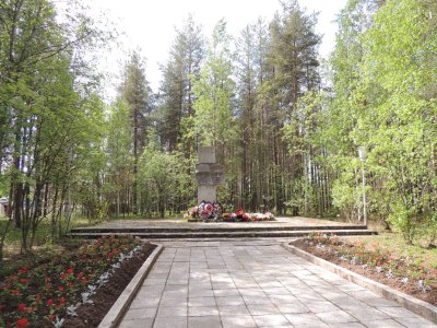 Братская могила 56 советских воинов, погибших в боях с фашистскими захватчиками в сентябре 1944 года /  / Республика Карелия