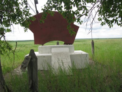 Братская могила советских активистов, расстрелянных колчаковцами в 1920 году /  / Омская область