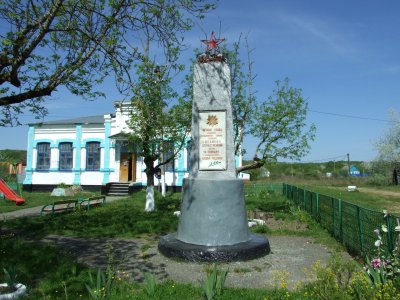 Памятник-символ в честь учеников школы, погибших в годы Великой Отечественной войны /  / Республика Адыгея