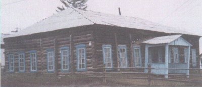 Здание интерната, в котором находились и оборонялись абагинские пионеры, отбившие нападение белобандитов в 1927 г. / Амгинский / Республика Саха (Якутия)