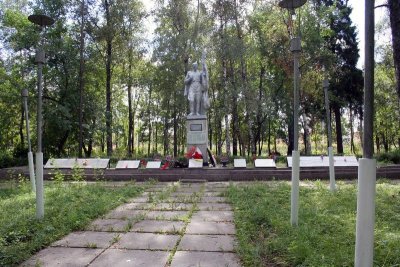 Братское кладбище советских воинов, погибших в 1919 и в 1941-1944 гг. /  / Ленинградская область