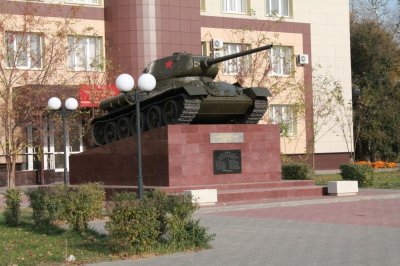 Танк Т-34, установленный в честь советских танкистов, освободивших г. Калач-на-Дону /  / Волгоградская область