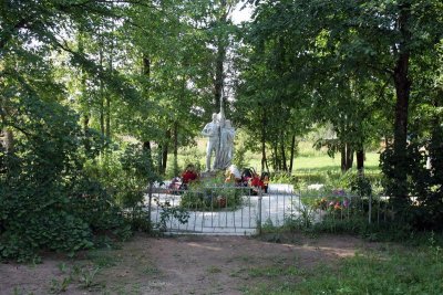 Братское кладбище советских воинов, погибших в 1919 и 1941-44 гг. /  / Ленинградская область