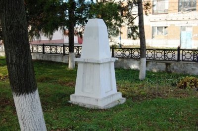 Братская могила воинов Гражданской войны. На могиле каменный обелиск /  / Ульяновская область