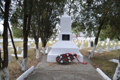 Памятник воинам, умершим, от ран в госпиталях в 1941-45 г.г. Воинское кладбище /  / Республика Дагестан