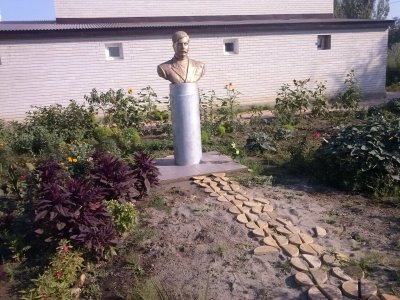 Памятник Н. Ермошкину /  / Республика Дагестан