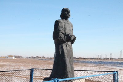 Памятник джангарчи Ээлян Овла /  / Республика Калмыкия