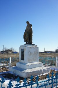 Памятник "Женщине-защитнице" /  / Республика Калмыкия