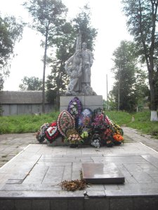 Братская могила 49 воинов Советской Армии, погибших в 1941-1943 гг. в боях с немецко-фашистскими захватчиками /  / Смоленская область