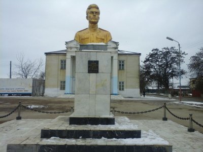 Памятник Герою Советского Союза Ш.Алиеву /  / Республика Дагестан