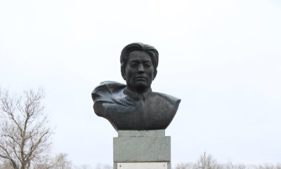 Памятник А.М.Амур-Санану /  / Республика Калмыкия
