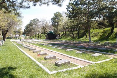 Братское кладбище советских воинов, умерших в госпиталях и погибших в боях /  / Республика Крым