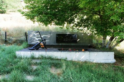 Братская могила рыбаков, погибших во время налета немецкой авиации /  / Республика Крым