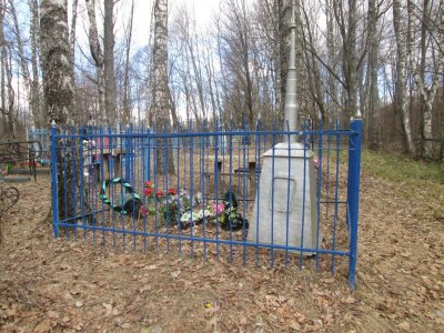 Братская могила 200 советских граждан, расстрелянных гитлеровцами за связь с партизанами /  / Смоленская область