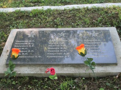 Братская могила советских воинов, погибших при обороне г. Гдова от фашистских захватчиков /  / Псковская область