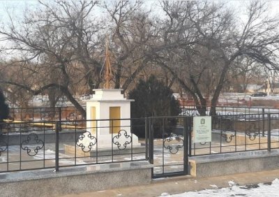 Братская могила 43 красных партизан, погибших в годы гражданской войны /  / Ставропольский край