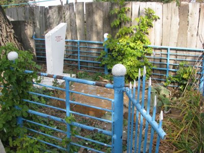 Братская могила, где захоронены комсомольцы-коммунары /  / Саратовская область