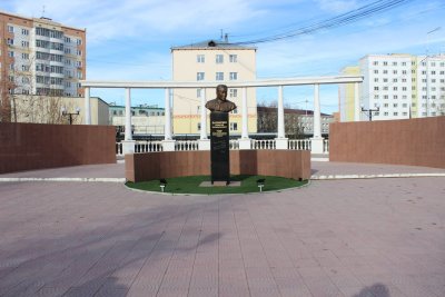 Памятник выдающемуся ученому, профессору Г.П. Башарину / Якутск / Республика Саха (Якутия)