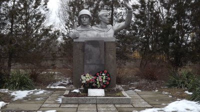 Братская могила 13 советских воинов, погибших в боях с фашистскими захватчиками /  / Краснодарский край