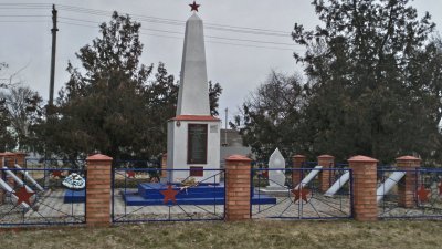 Братская могила 20 советских воинов, погибших в боях с фашистскими захватчиками /  / Краснодарский край