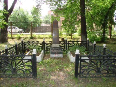 Братская могила, где похоронены воины, павшие в боях при обороне Тулы /  / Тульская область